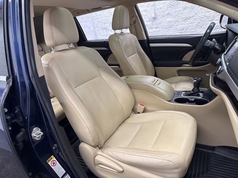Used 2015 Toyota Highlander XLE image 52