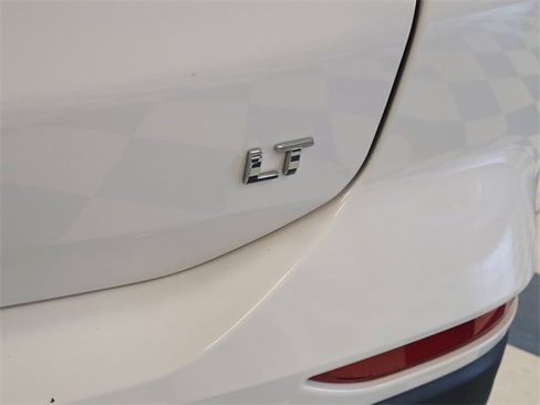 Used 2022 Chevrolet Equinox LT w/ Driver Convenience Package image 5