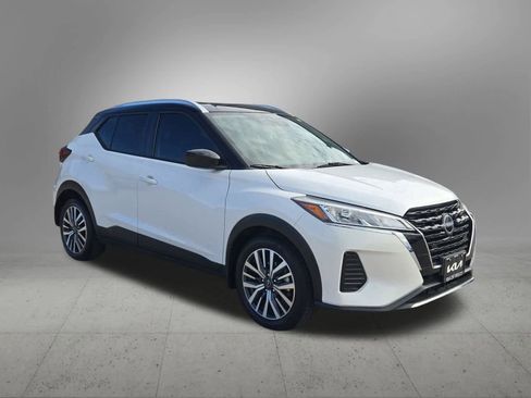 Used 2022 Nissan Kicks SV image 8