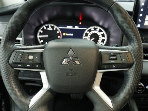 New 2026 Mitsubishi Outlander ES FWD image 8