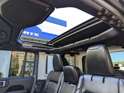 Used 2020 Jeep Wrangler Unlimited Sahara AWD/4WD image 28