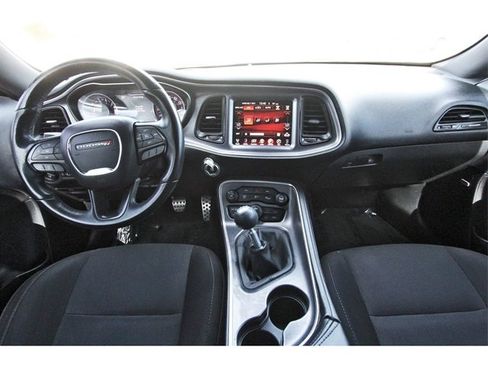 Used 2015 Dodge Challenger R/T image 8