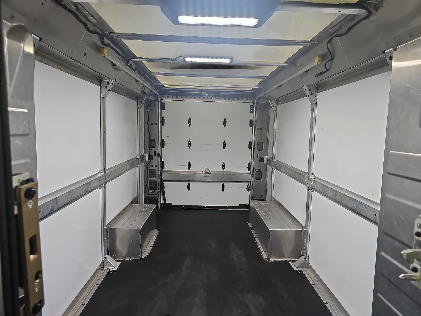 Used 2024 Chevrolet Brightdrop 600 w/ Commercial Equipment Package AWD/4WD image 25