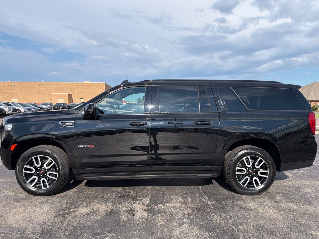 Used 2024 GMC Yukon XL AT4 w/ Technology Package AWD/4WD image 3