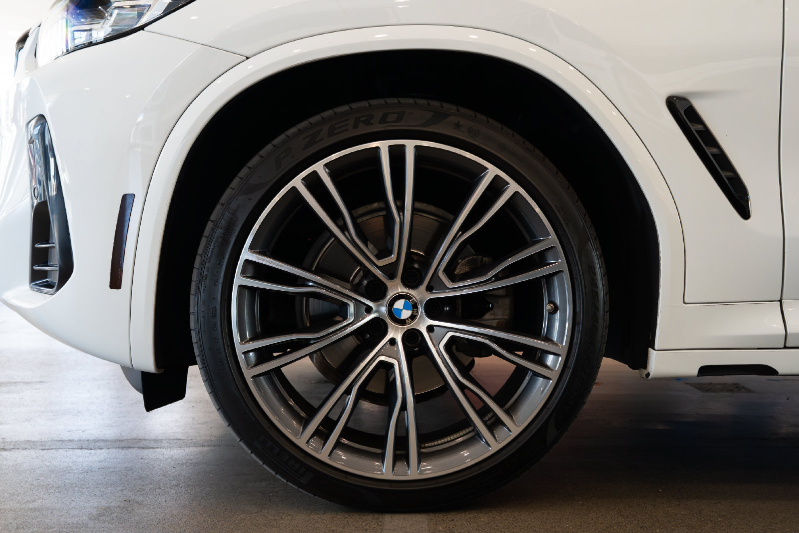 Used 2023 BMW X4 xDrive30i w/ M Sport Package AWD/4WD image 7