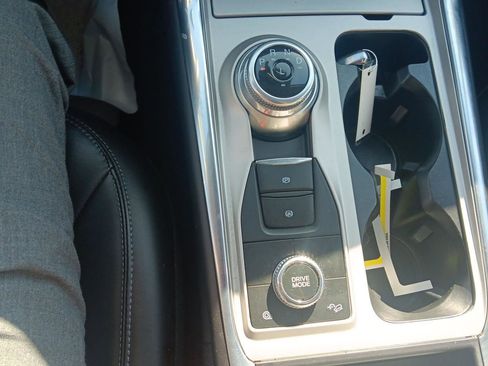 Used 2023 Ford Explorer XLT w/ Equipment Group 202A AWD/4WD image 18