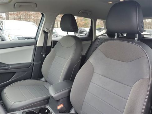 Used 2022 Volkswagen Taos SE image 16