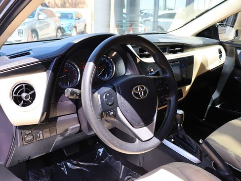 Used 2018 Toyota Corolla LE w/ Carpet Mat Package (TMS) FWD image 38