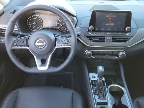 Used 2025 Nissan Altima 2.5 SR image 9