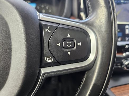 Used 2019 Volvo XC60 T6 Momentum w/ Advanced Package image 34