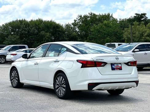 Used 2025 Nissan Altima 2.5 SV FWD image 13