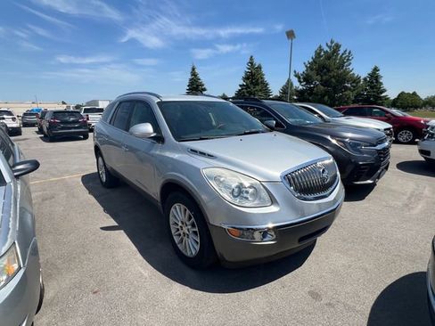 Used 2010 Buick Enclave CX w/ Driver Confidence Package FWD image 3