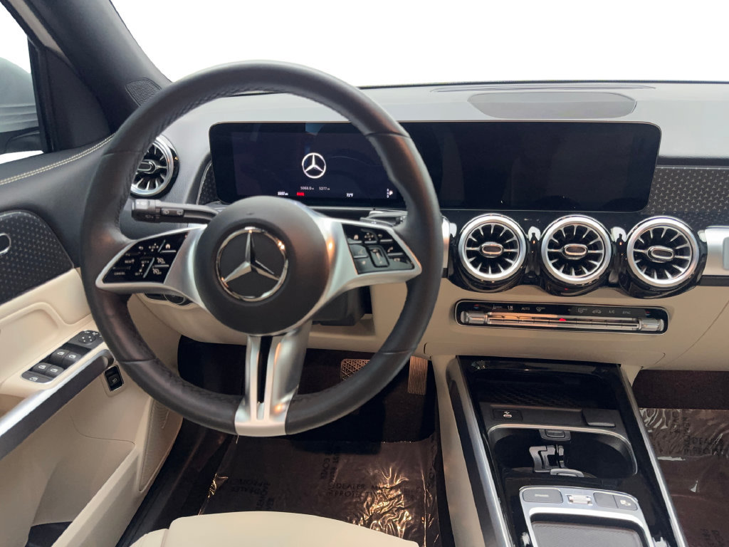 Used 2025 Mercedes-Benz GLB 250 w/ Exclusive Package image 52