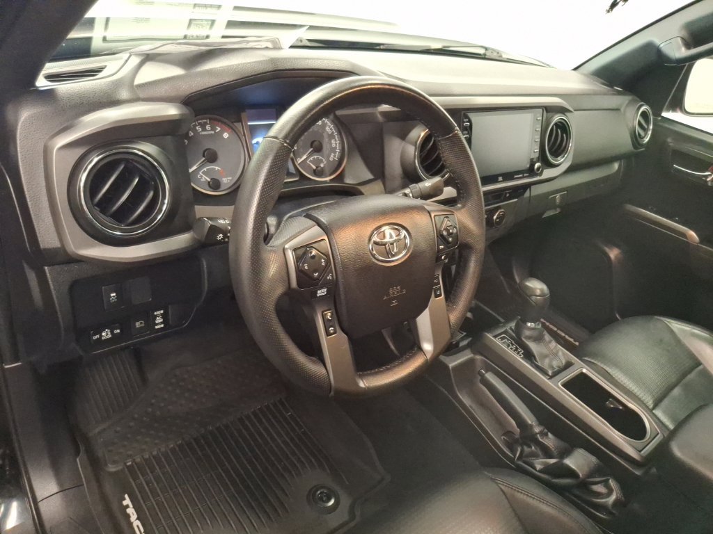 Used 2021 Toyota Tacoma TRD Sport w/ TRD Premium Sport Package AWD/4WD image 16
