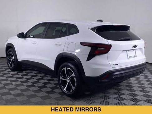 Used 2024 Chevrolet Trax RS FWD image 16