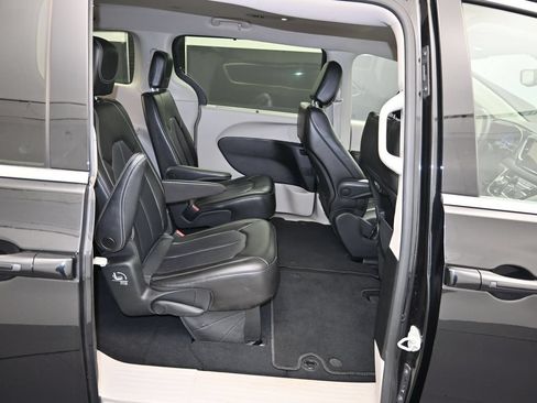 Certified 2023 Chrysler Pacifica Touring-L FWD image 27