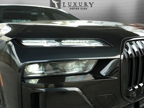 Used 2023 BMW 760i xDrive w/ Executive Package image 12