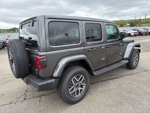 New 2026 Jeep Wrangler Unlimited Sahara AWD/4WD image 3