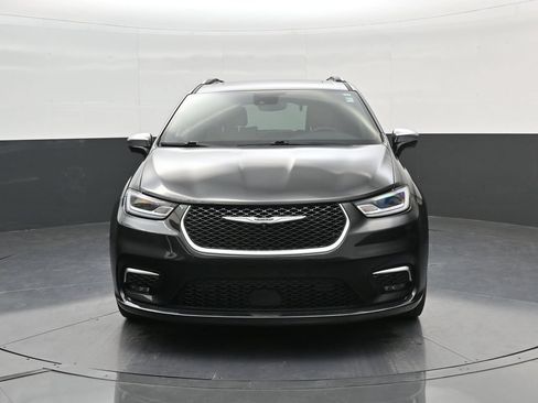Used 2022 Chrysler Pacifica Pinnacle FWD image 3