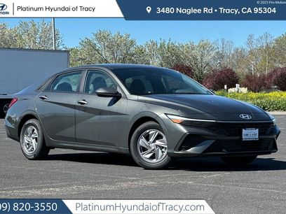 New 2026 Hyundai Elantra SE