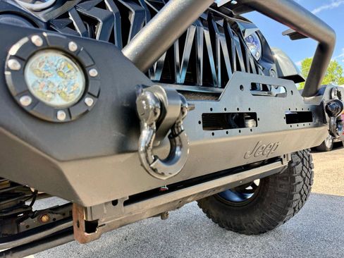 Used 2014 Jeep Wrangler Unlimited Sahara w/ Connectivity Group AWD/4WD image 16
