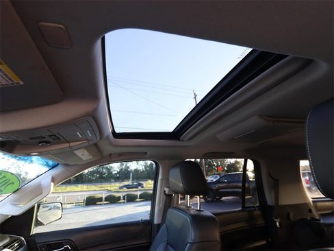 Used 2019 Chevrolet Tahoe LT w/ LT Signature Package image 4