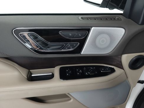 Used 2024 Lincoln Navigator Reserve AWD/4WD image 6