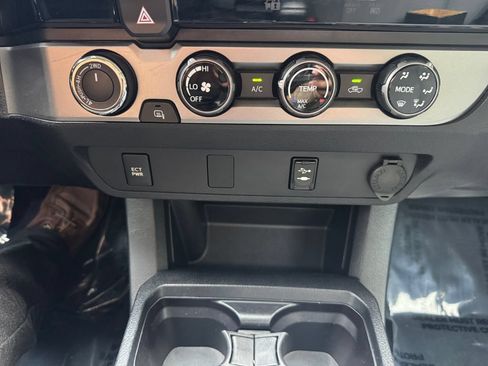 Used 2017 Toyota Tacoma SR5 w/ Tow Package AWD/4WD image 23