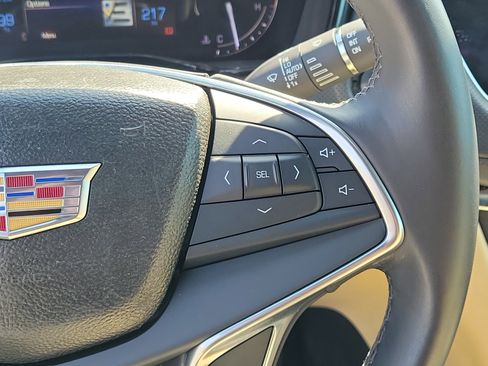 Used 2017 Cadillac XT5 Luxury w/ Driver Awareness Package image 27