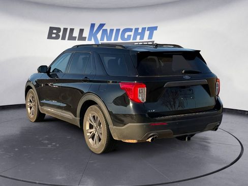 Used 2022 Ford Explorer XLT w/ Equipment Group 202A image 3
