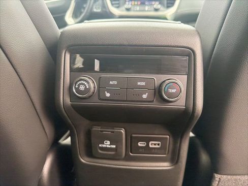 Used 2023 GMC Acadia SLT w/ Preferred Package FWD image 20