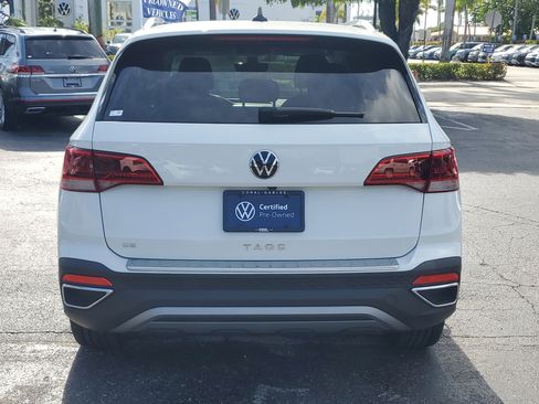 Certified 2024 Volkswagen Taos SE image 4