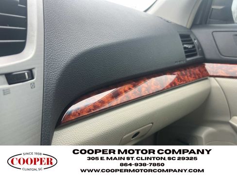 Used 2011 Subaru Outback 2.5i Limited image 19