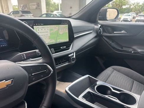 Used 2025 Chevrolet Equinox LT image 4