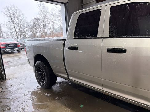 Used 2017 RAM 1500 Express image 3