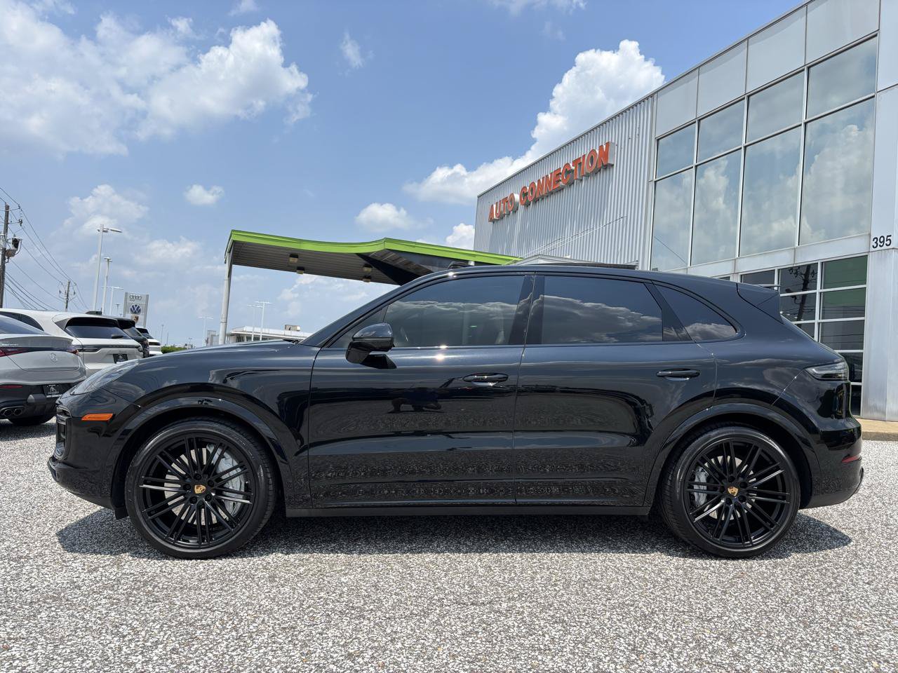 Used 2023 Porsche Cayenne Turbo AWD/4WD image 2