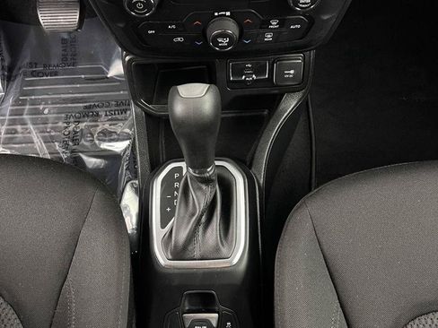 Used 2019 Jeep Renegade Altitude w/ Quick Order Package 2XM FWD image 7