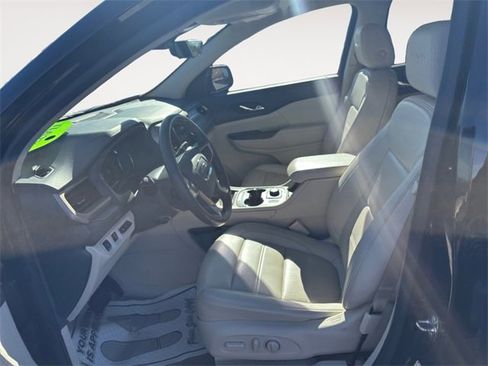 Used 2021 GMC Acadia Denali w/ Denali Ultimate Package image 9