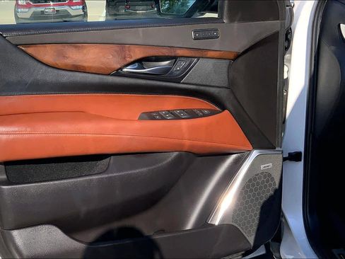 Used 2019 Cadillac Escalade Premium Luxury RWD image 22