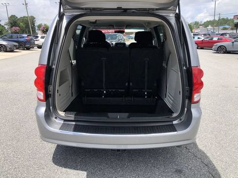 Used 2015 Dodge Grand Caravan American Value Package FWD image 11