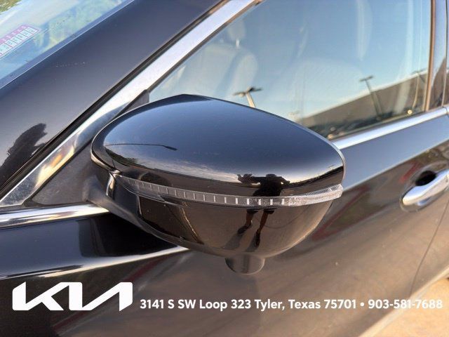 Used 2018 Nissan Rogue SV w/ Premium Package FWD image 5