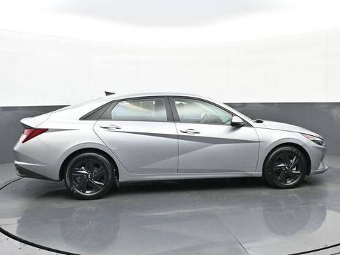 Used 2023 Hyundai Elantra SEL w/ Preferred Accessory Package image 3