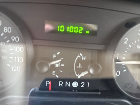 Used 2008 Mercury Grand Marquis GS image 30