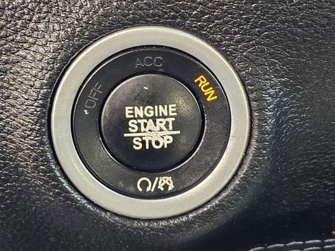 Used 2021 Dodge Challenger SXT image 29