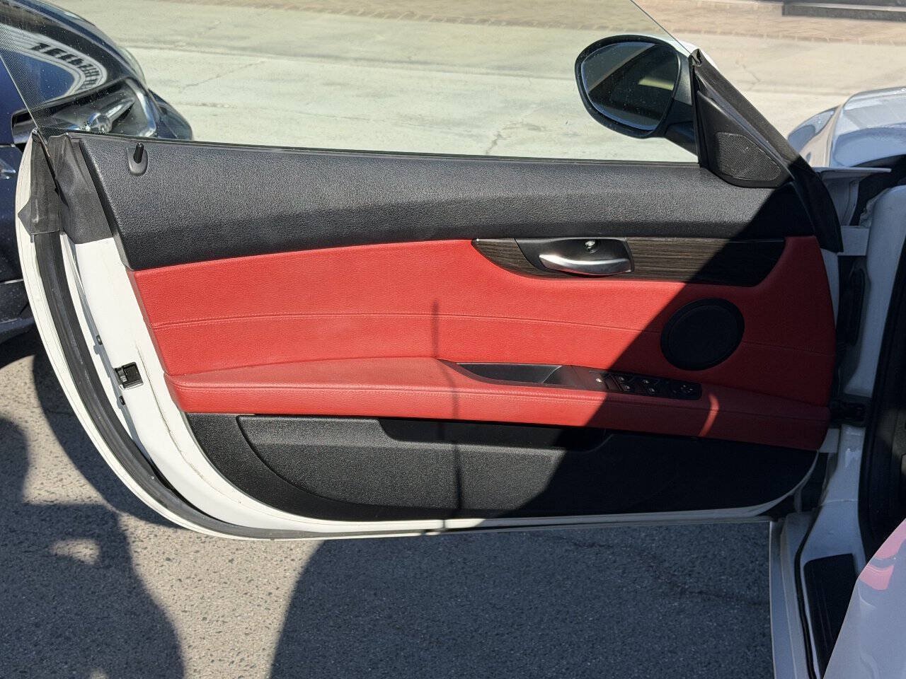 Used 2014 BMW Z4 sDrive28i w/ Technology Package RWD image 11