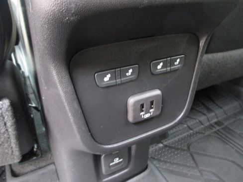 Used 2023 Chevrolet Equinox Premier image 14