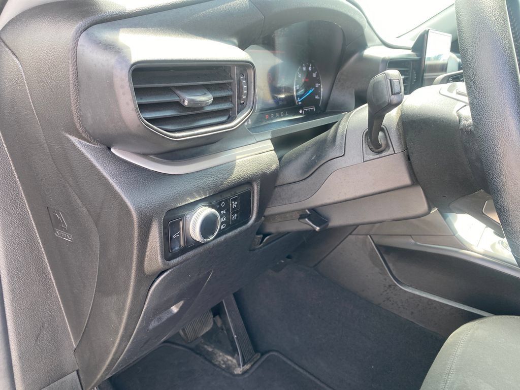 Used 2023 Ford Explorer XLT AWD/4WD image 33
