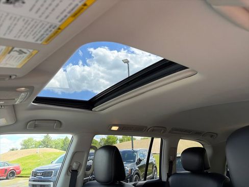 Used 2021 INFINITI QX80 Premium Select w/ All-Season Package AWD/4WD image 28