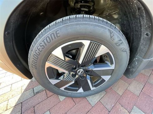 Used 2025 Nissan Kicks SR w/ Interior Electronics Package image 9