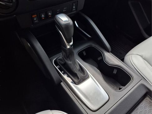 Used 2022 Nissan Frontier SV image 11